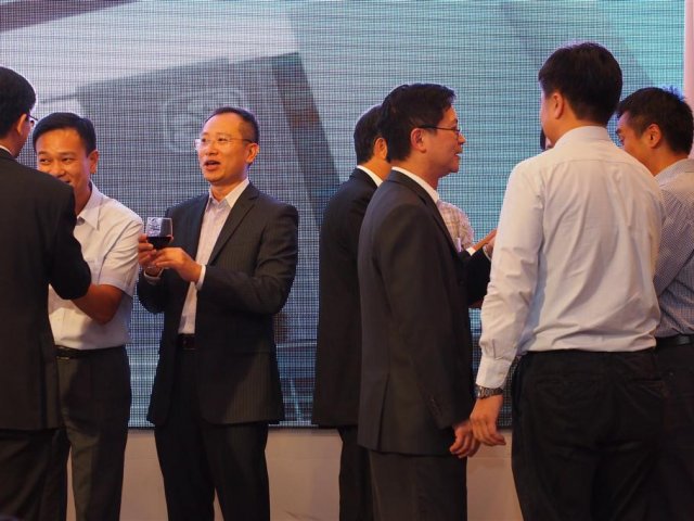 P9273549 (Large)